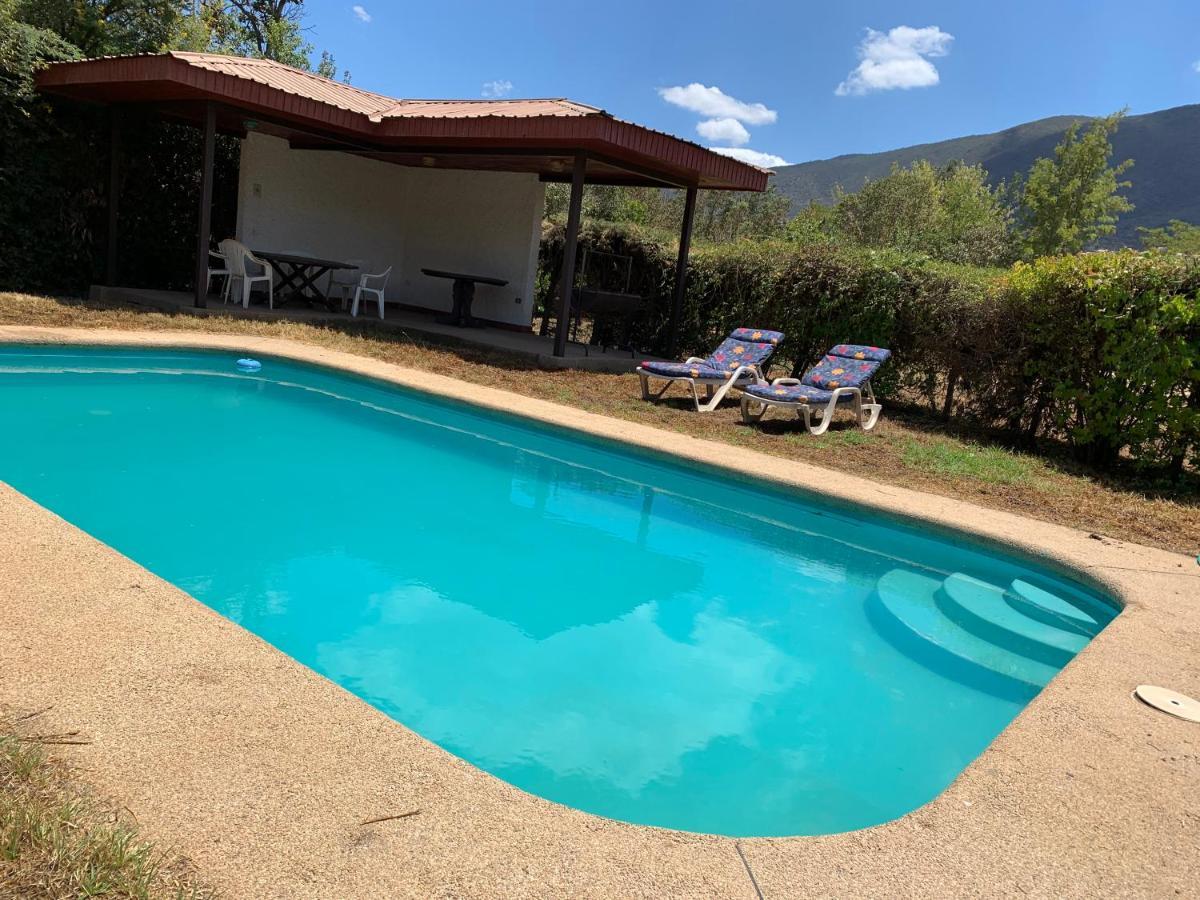 Casa Tranquila Y Con Piscina En *